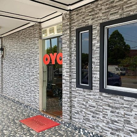 Oyo 90205 Bayu Sintok Motel تشانغلن المظهر الخارجي الصورة