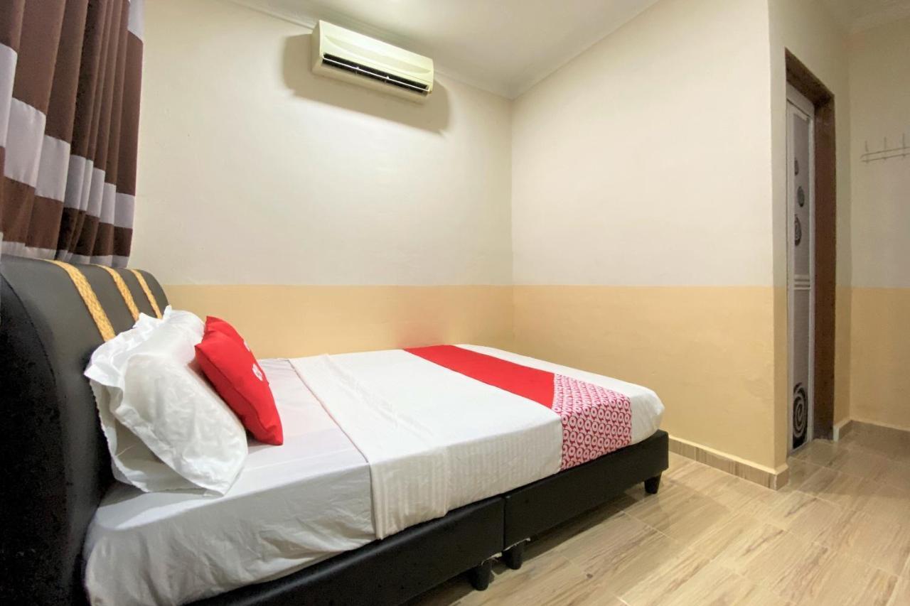 Oyo 90205 Bayu Sintok Motel تشانغلن المظهر الخارجي الصورة