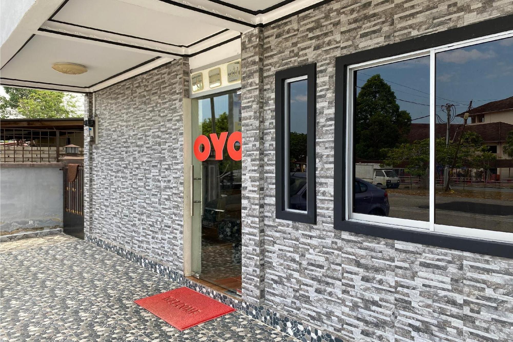 Oyo 90205 Bayu Sintok Motel تشانغلن المظهر الخارجي الصورة