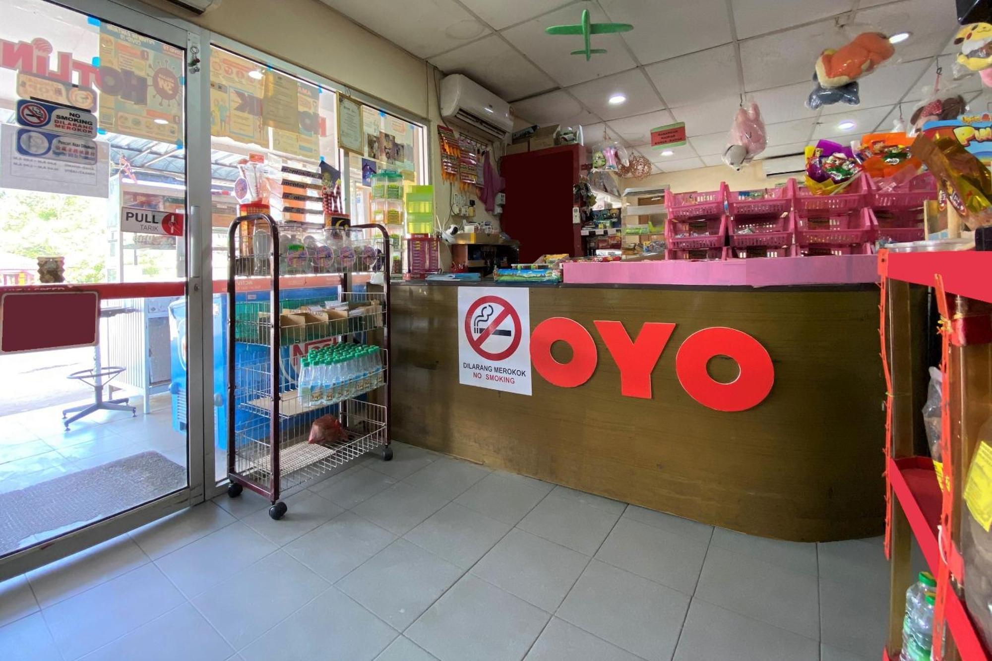 Oyo 90205 Bayu Sintok Motel تشانغلن المظهر الخارجي الصورة