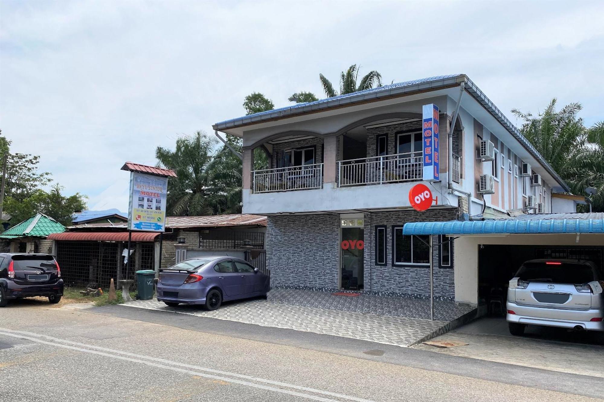 Oyo 90205 Bayu Sintok Motel تشانغلن المظهر الخارجي الصورة