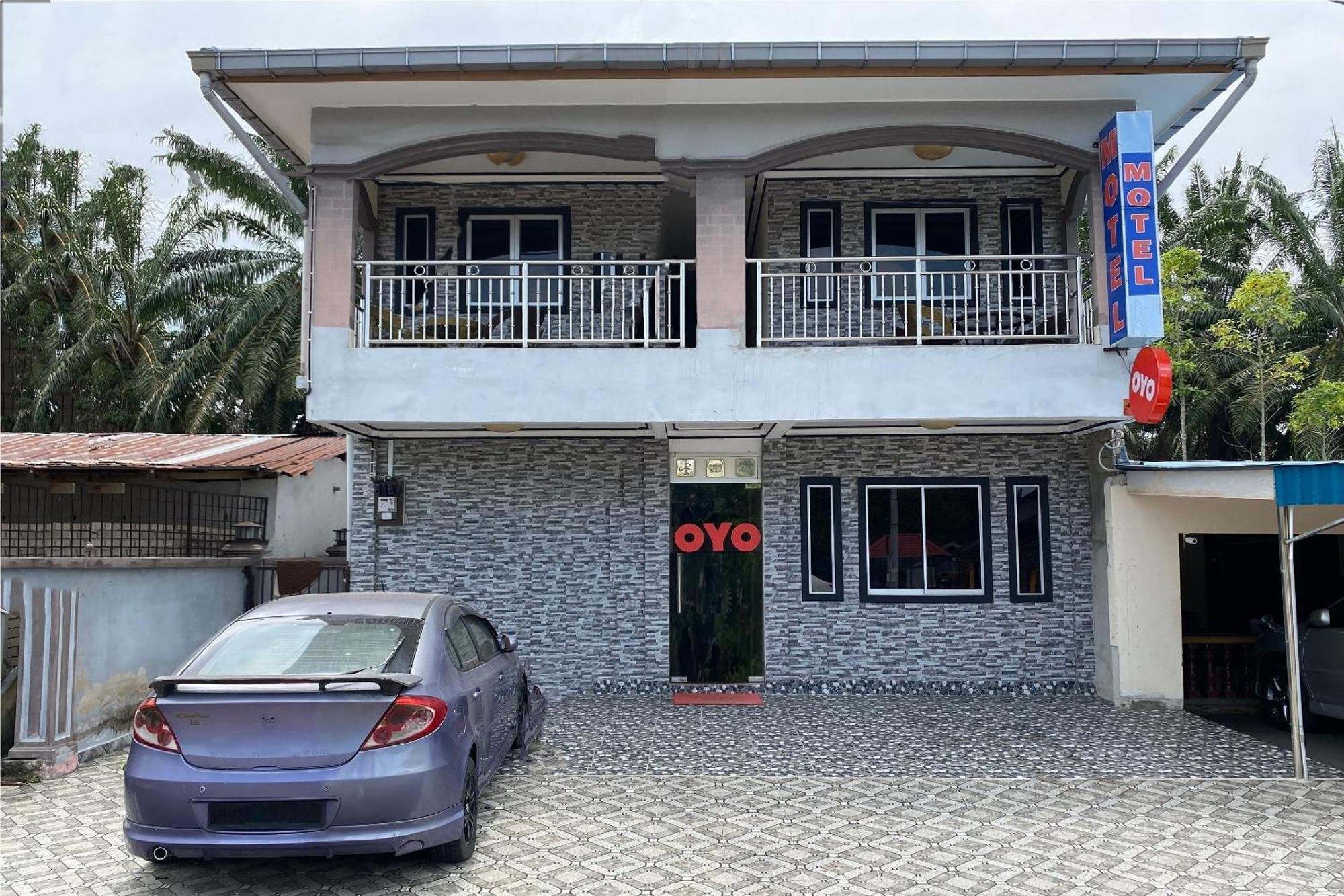 Oyo 90205 Bayu Sintok Motel تشانغلن المظهر الخارجي الصورة