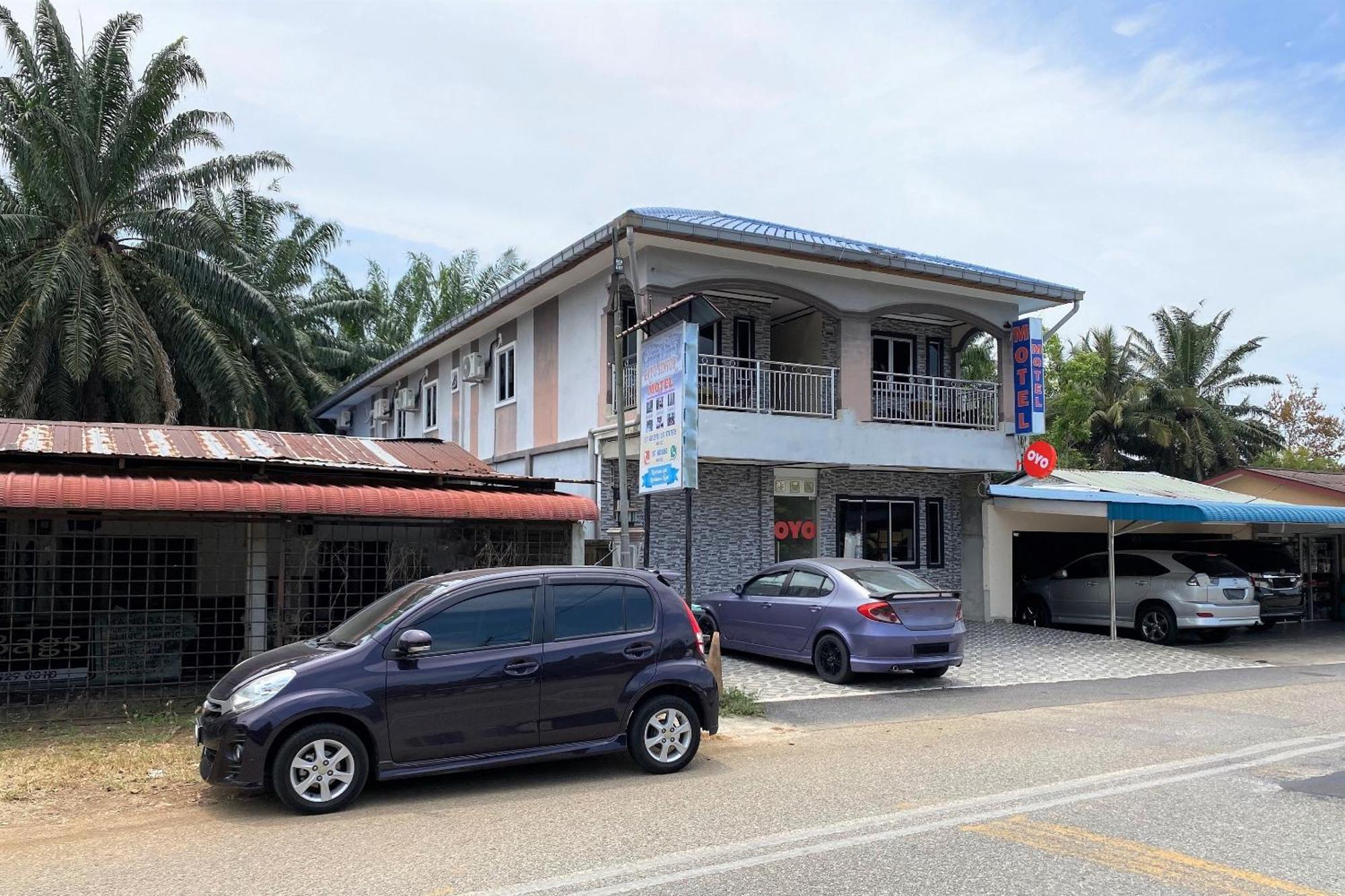 Oyo 90205 Bayu Sintok Motel تشانغلن المظهر الخارجي الصورة