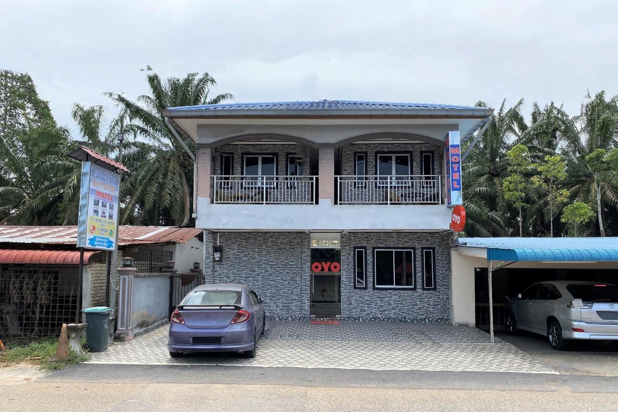 Oyo 90205 Bayu Sintok Motel تشانغلن المظهر الخارجي الصورة
