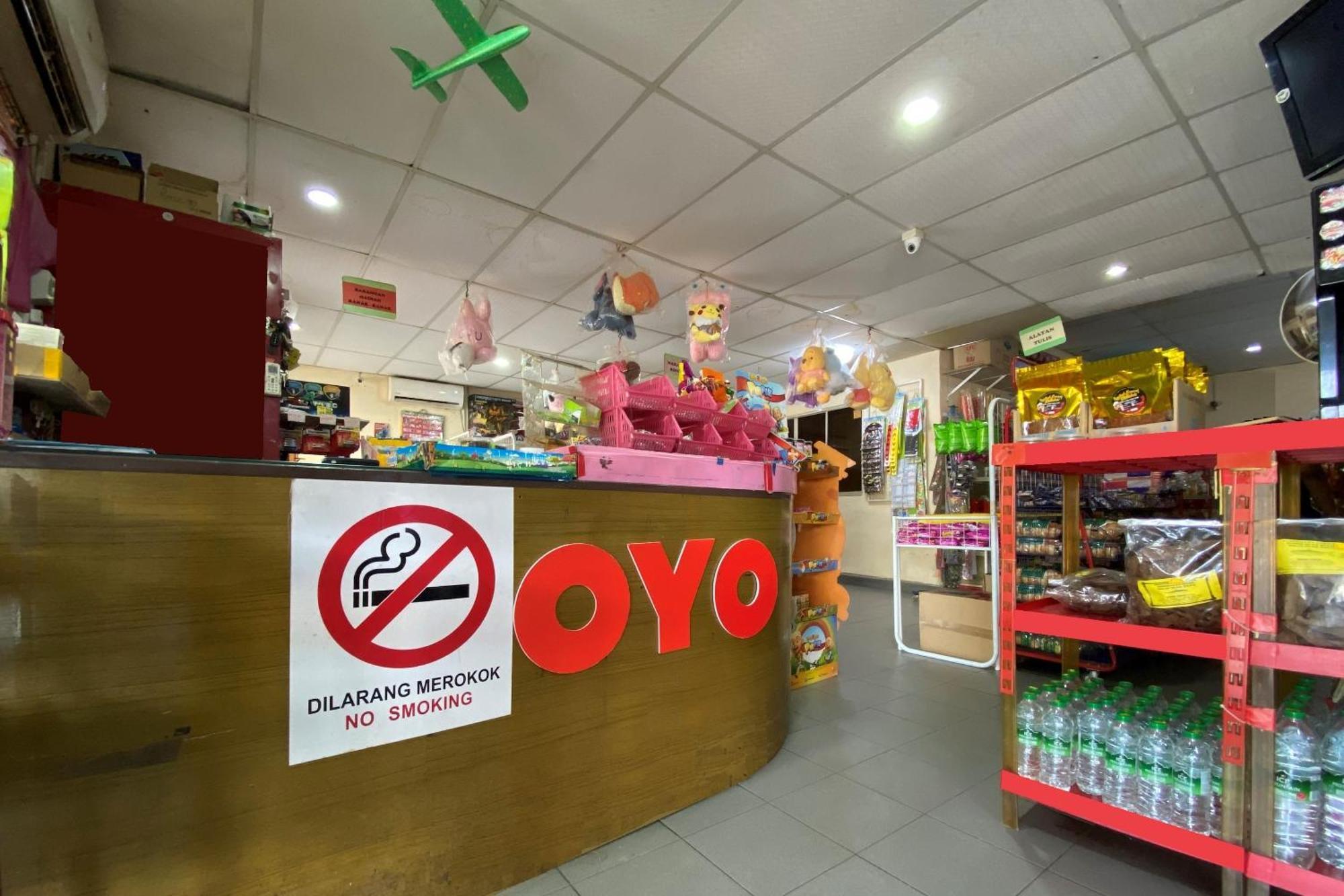 Oyo 90205 Bayu Sintok Motel تشانغلن المظهر الخارجي الصورة